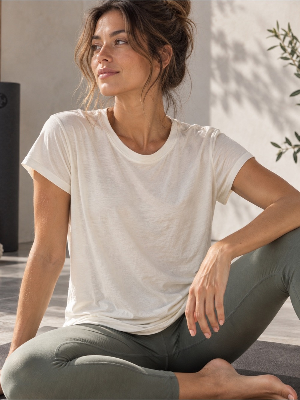 Manduka Performance Yoga Tee White XS NWOT High-Low Split Hem